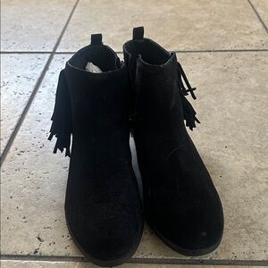Vince Camuto Black Fringe Suede Booties W 9.5